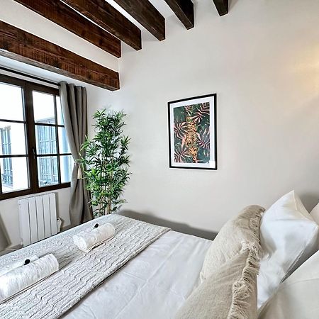Le Marais' Finest Luxurious Apartment Париж Экстерьер фото