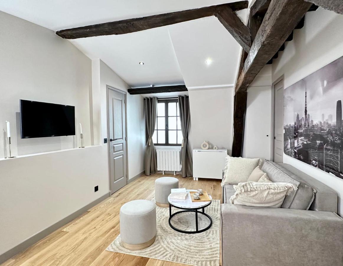 Le Marais' Finest Luxurious Apartment Париж Экстерьер фото
