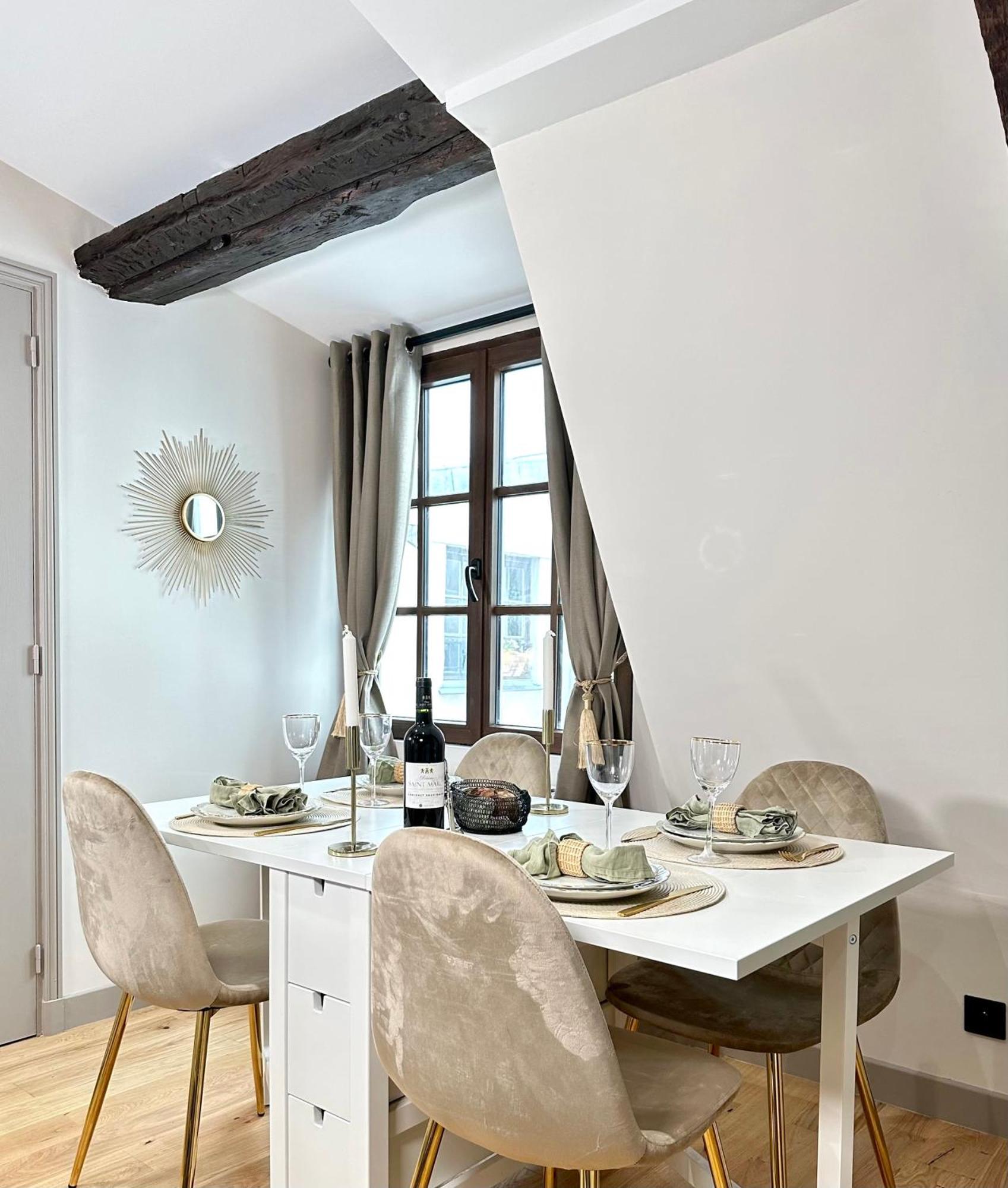 Le Marais' Finest Luxurious Apartment Париж Экстерьер фото