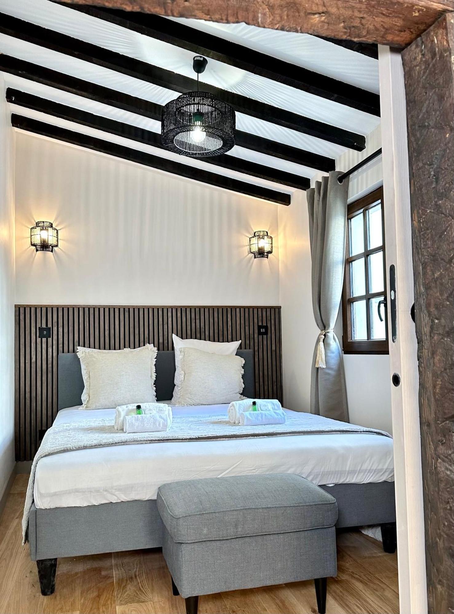 Le Marais' Finest Luxurious Apartment Париж Экстерьер фото