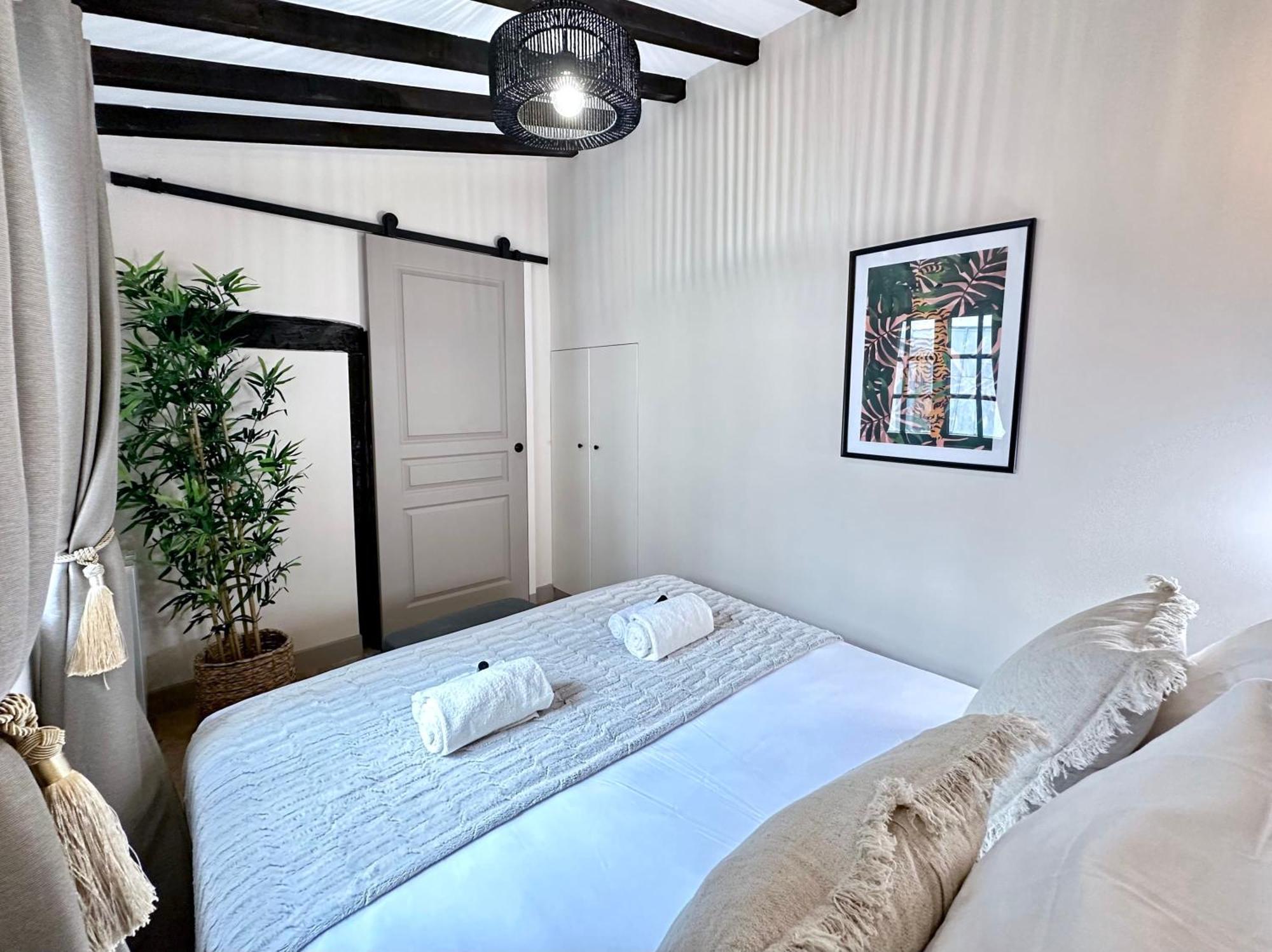 Le Marais' Finest Luxurious Apartment Париж Экстерьер фото
