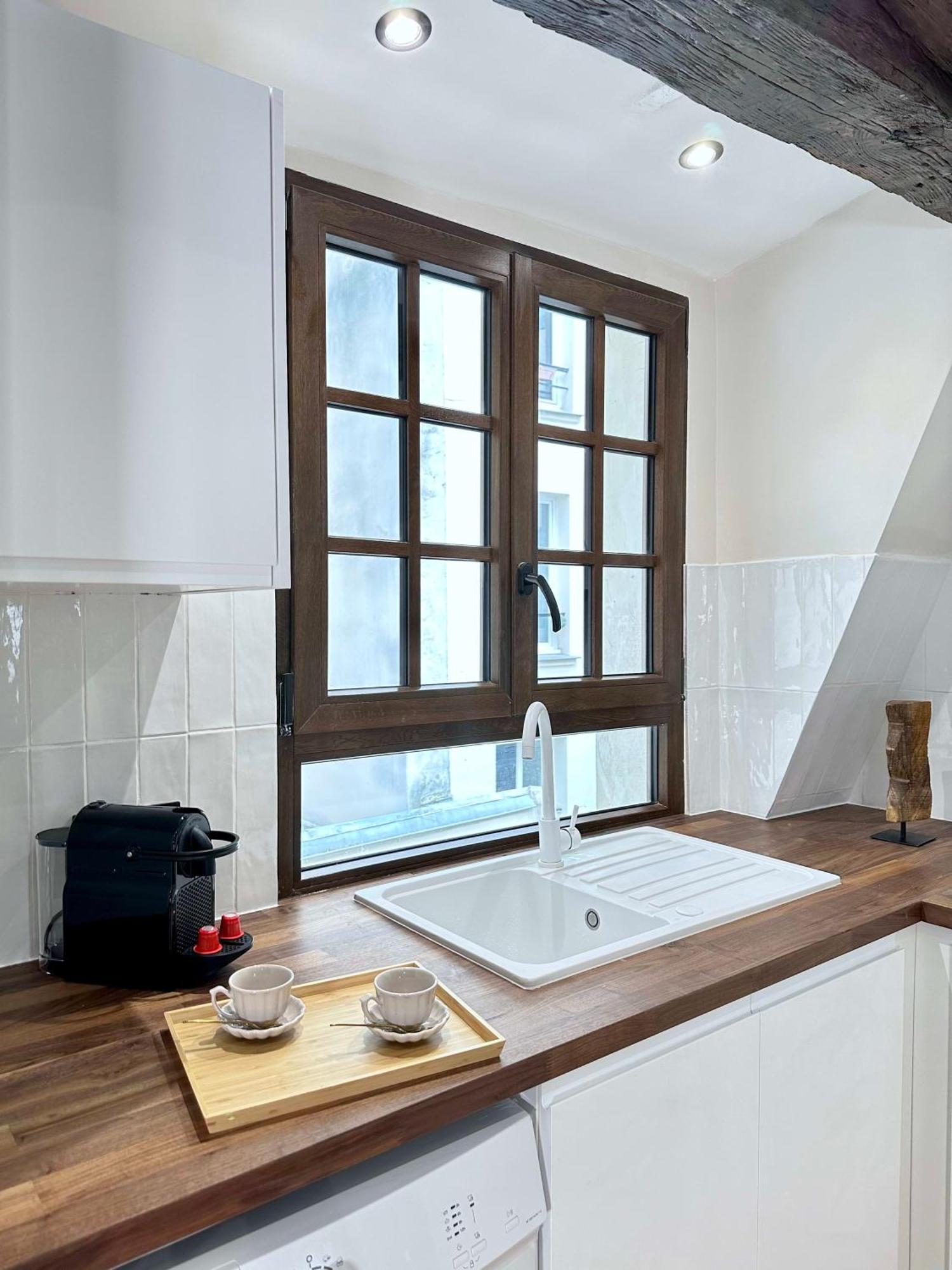 Le Marais' Finest Luxurious Apartment Париж Экстерьер фото